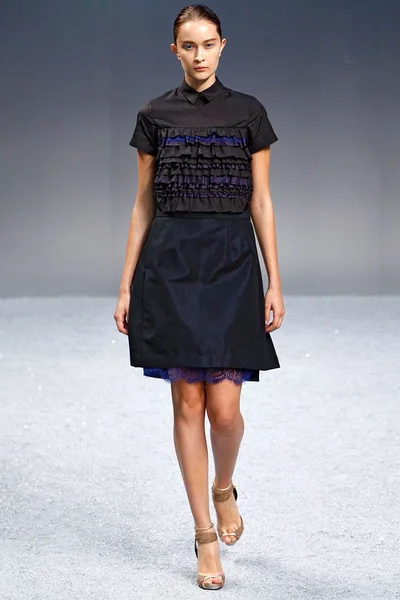 Look 10